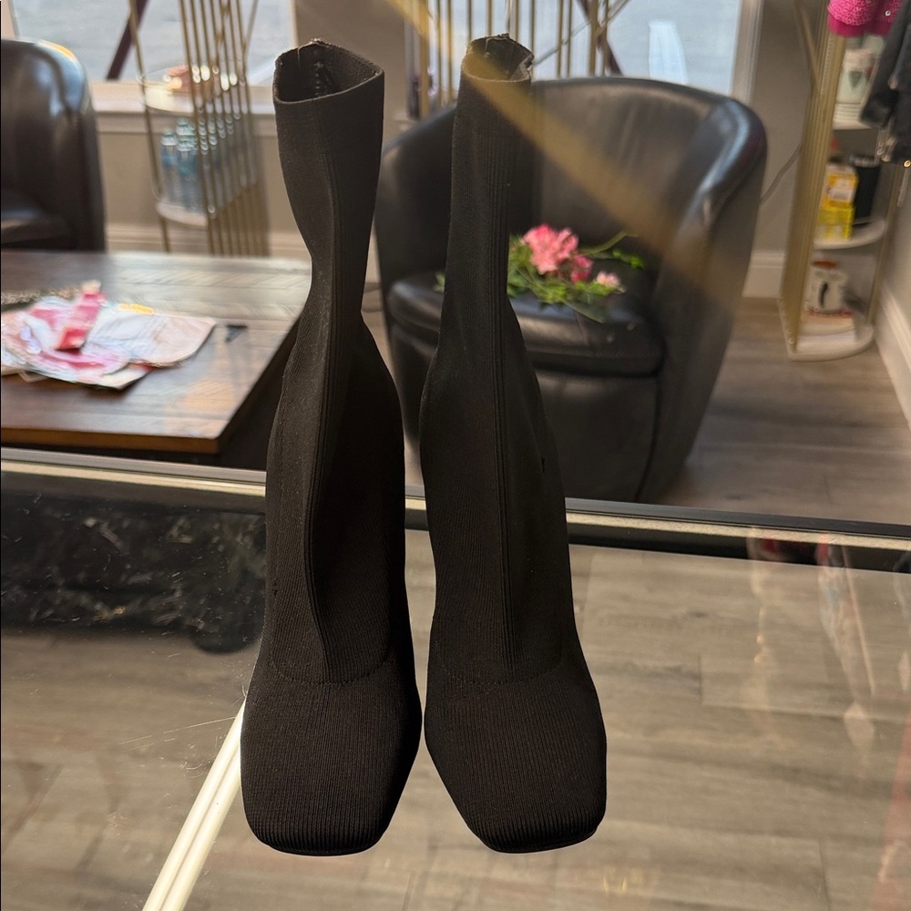Elegant Black Women's Boots - Picture 1 of 3